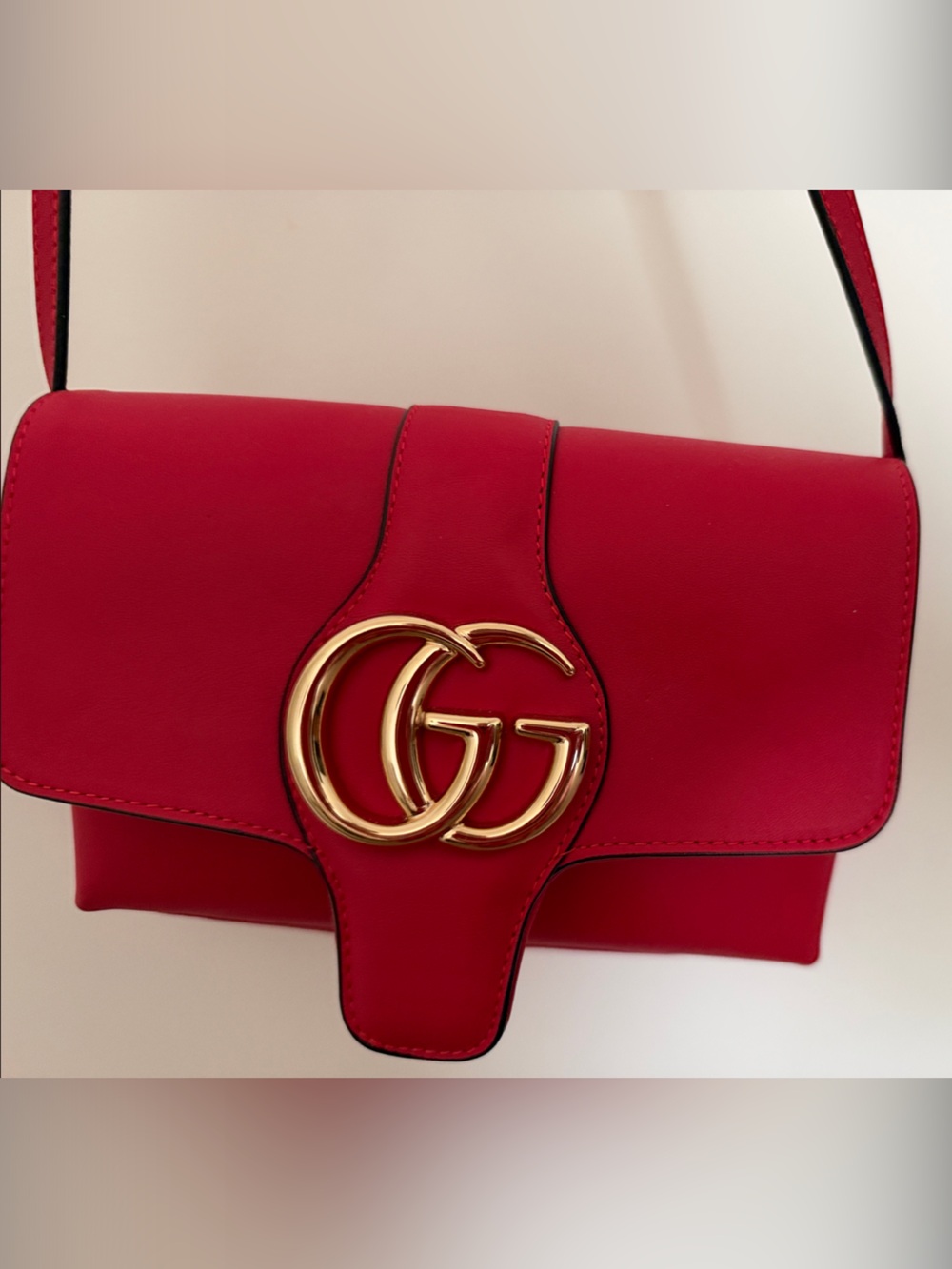 ❤️ Gucci Leather Crossbody Bag with Gold GG Emblem